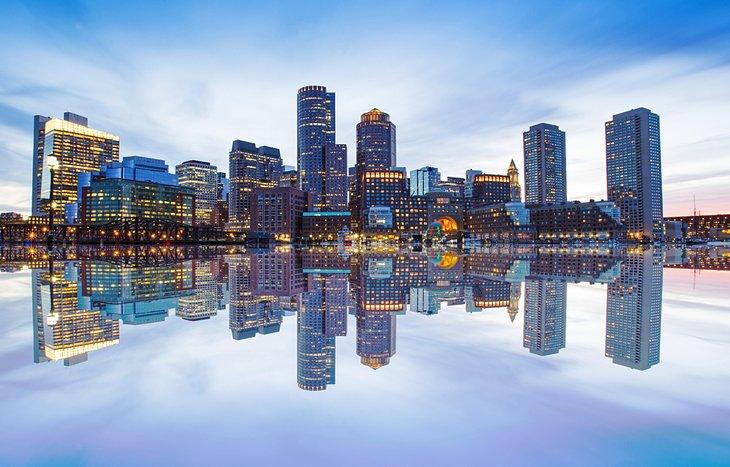 Boston Skyline bei Dämmerung