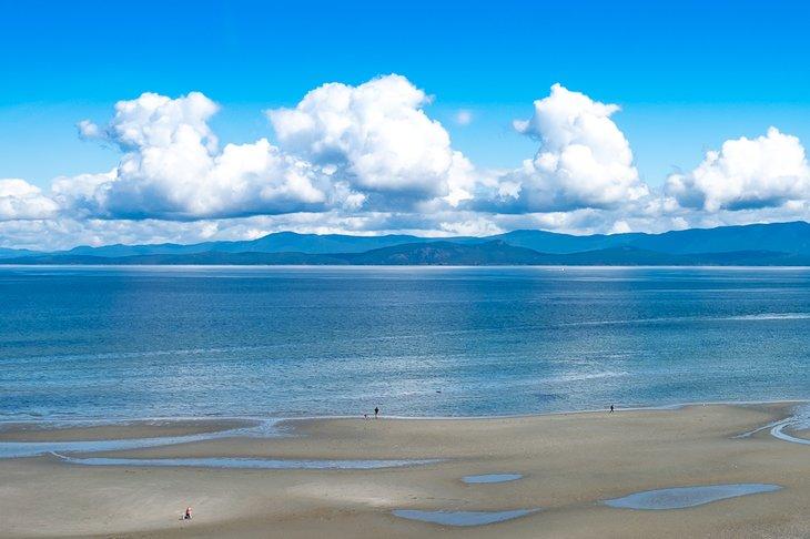 Bienvenue sur la plage à Parksville Bay.
