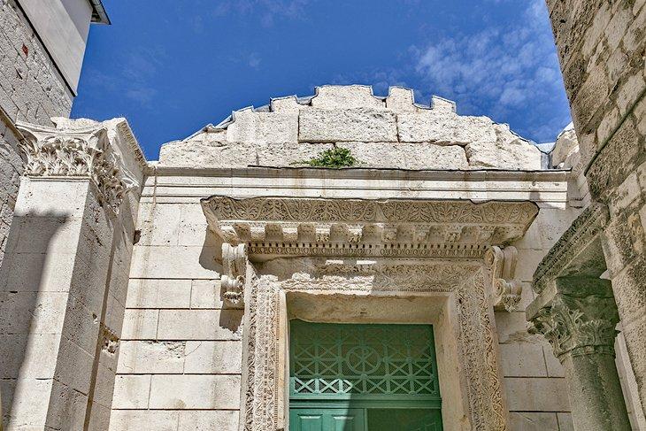 Fachada del Baptisterio de San Juan
