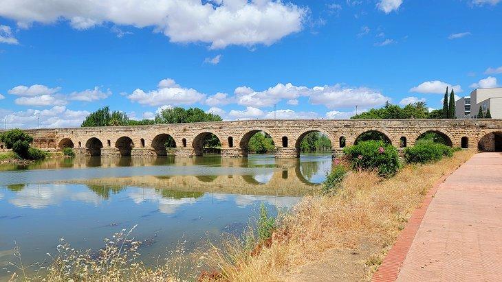 Puente Romano desde el sendero peatonal