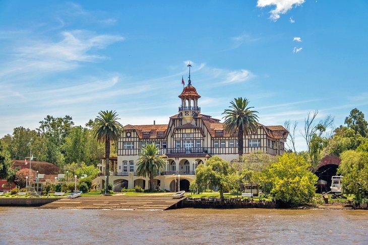 Club de Regatas La Marina en el Delta del Tigre