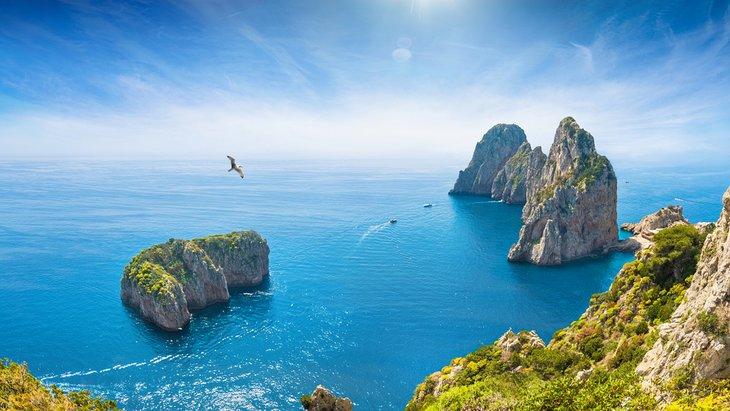 Vista sobre los Faraglioni