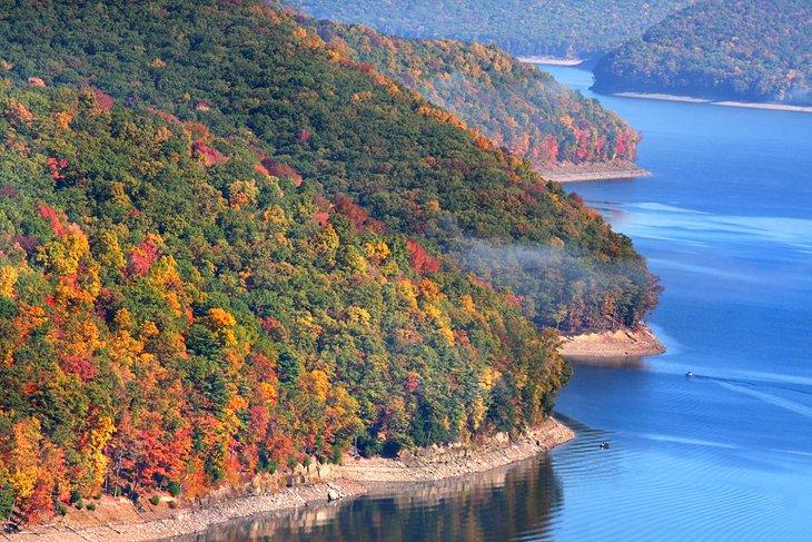 Colores otoñales en el Lago Kinzua