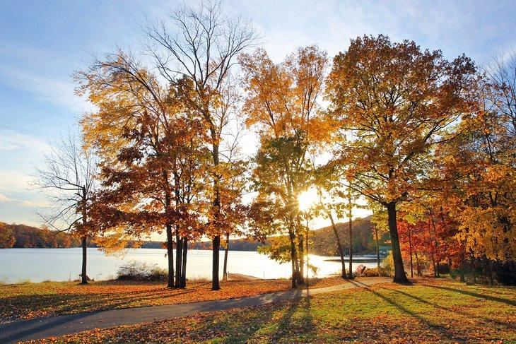 Lago Fairview en otoño