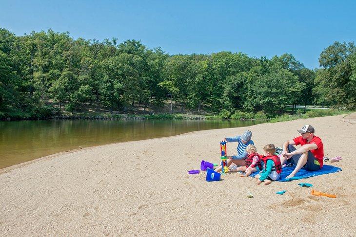 Famille sur Grand Glaize Beach