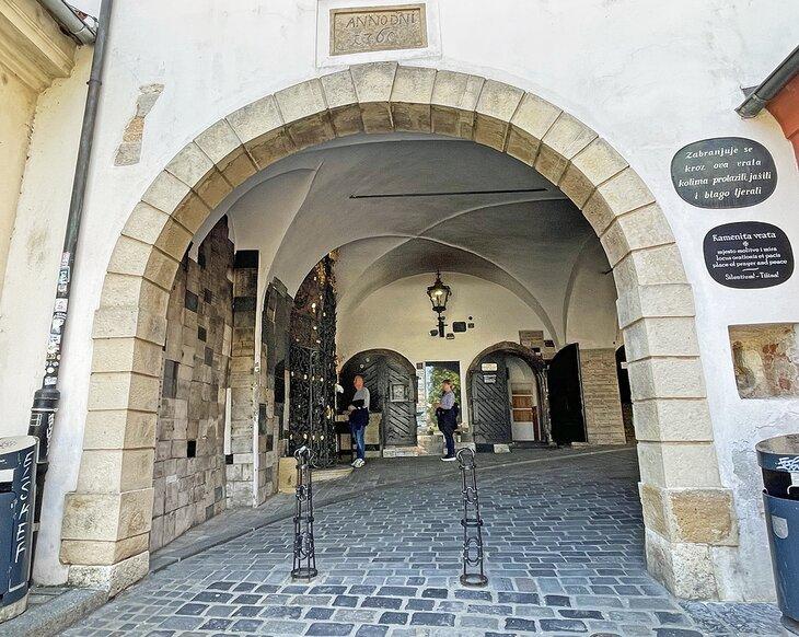 Puerta de Piedra