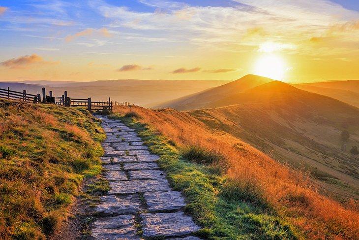 Sonnenaufgang über Mam Tor im Peak District