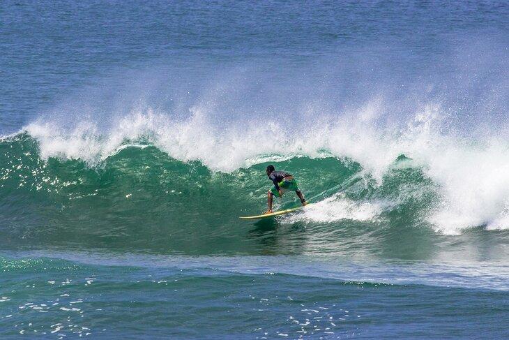 Surfeur à Playa La Punta