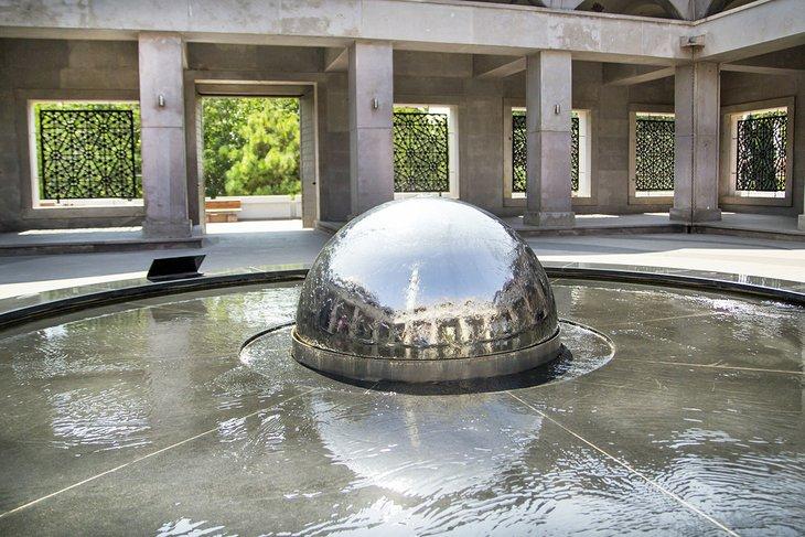 La fuente de abluciones de la Mezquita Şakirin