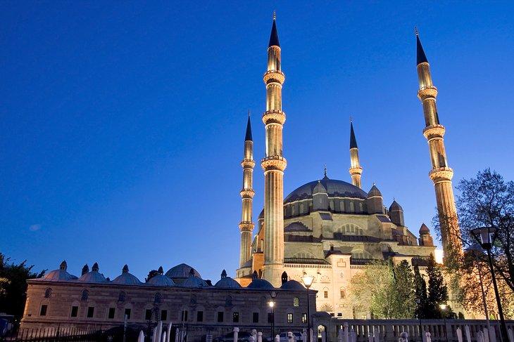 Mezquita Selimiye por la noche
