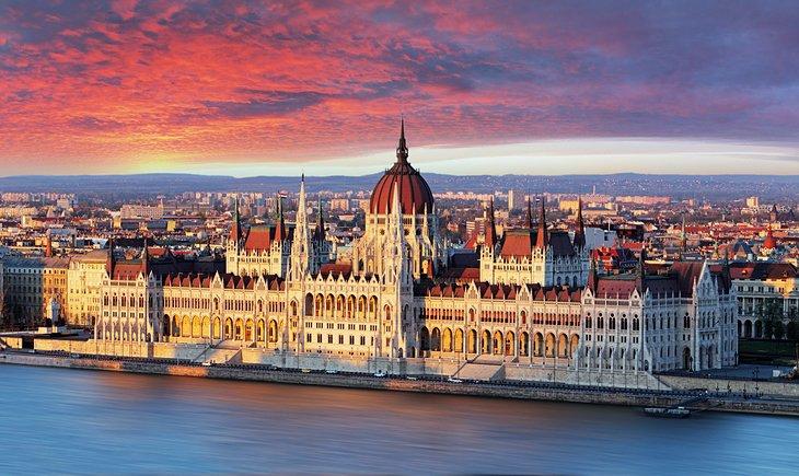 Parlamento de Budapest al amanecer