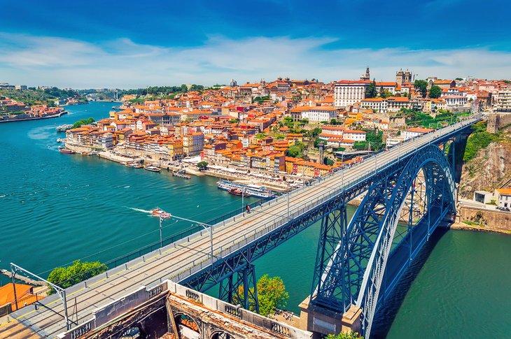 Puente de Dom Luís I sobre el río Duero en Oporto