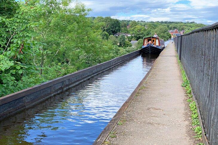 Barco en el Canal de Llangollen sobre el Acueducto de Pontcysyllte