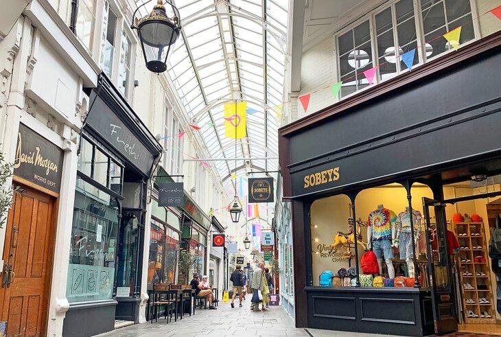 Arcada Real, Cardiff