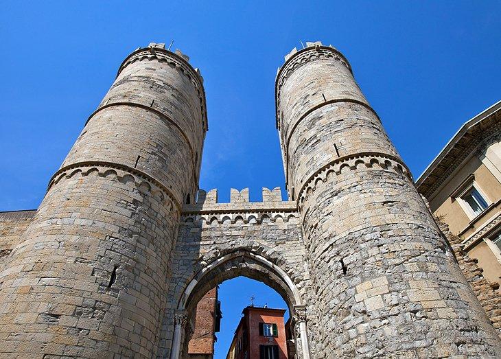 Porta Soprana y Casa de Colombo (Casa de Colón)