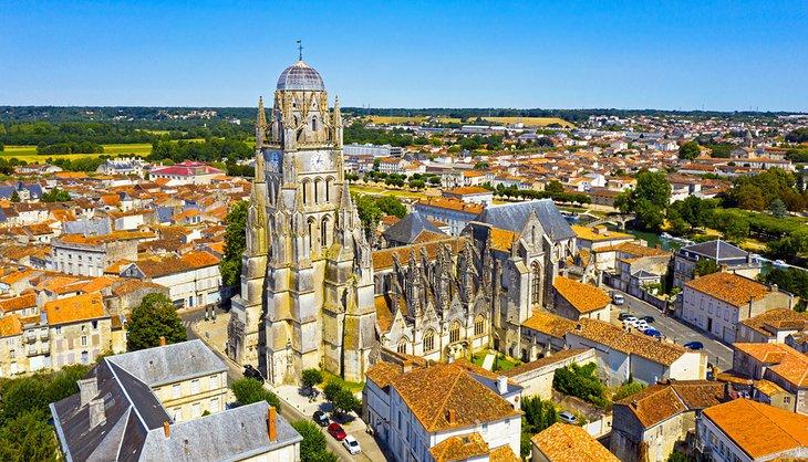 Vista sobre Saintes y la Catedral de Saintes