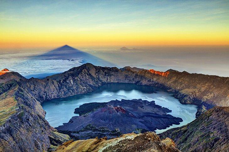 Sonnenaufgang am Mount Rinjani