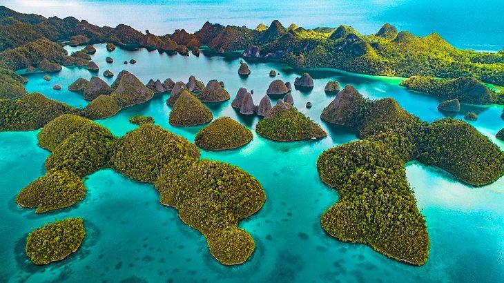 Luftaufnahme der schönen Raja Ampat Inseln