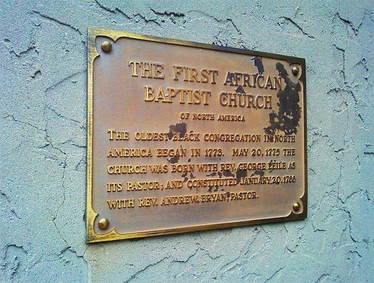 Marcador histórico en la Primera Iglesia Bautista Africana