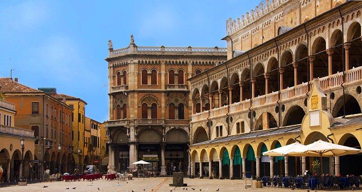 Plaza de los Señores y Palacio de la Razón