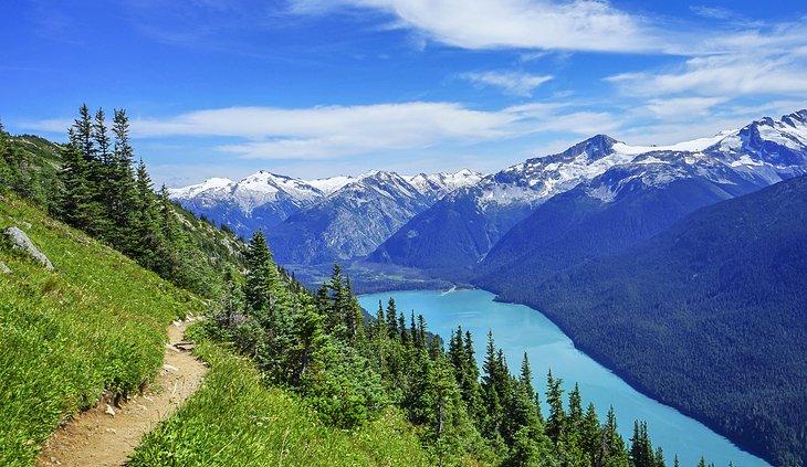 Vista del Lago Cheakamus desde el High Note Trail