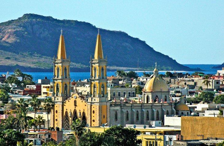 Basilique de l'Immaculée Conception et Vieille Mazatlán