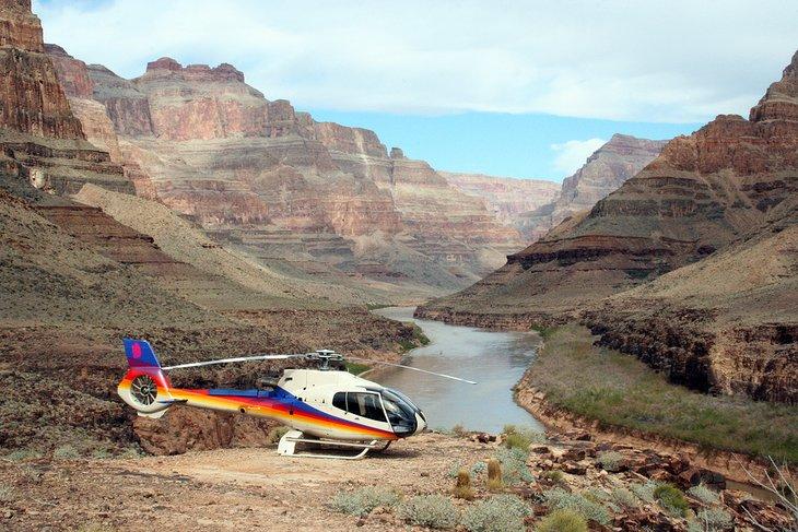 Helicóptero en el Gran Cañón