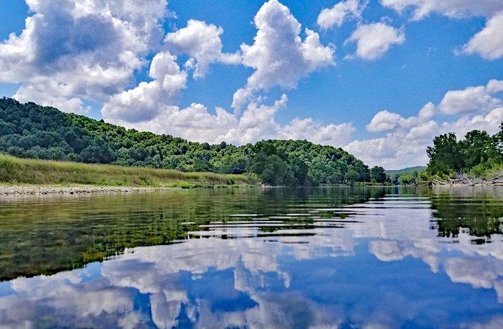 Río Illinois en el este de Oklahoma