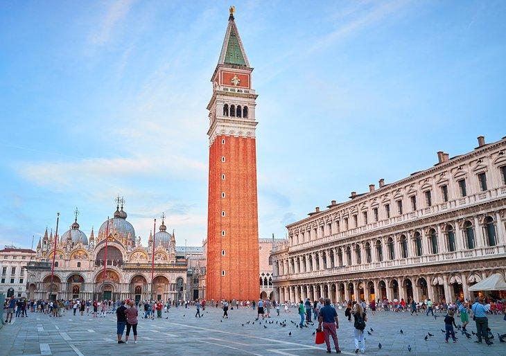 Le Campanile sur la Place Saint-Marc