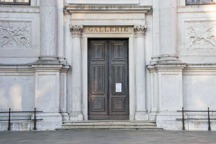 Entrée des Gallerie dell'Accademia (Musée des Beaux-Arts)