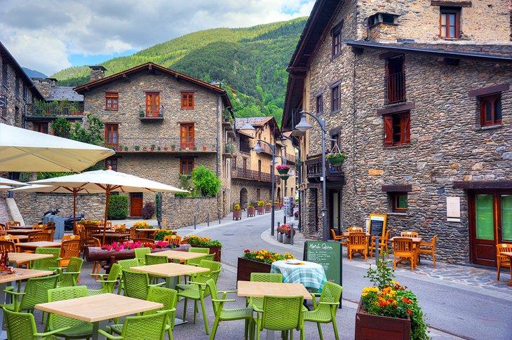 Café dans la vieille ville d'Ordino