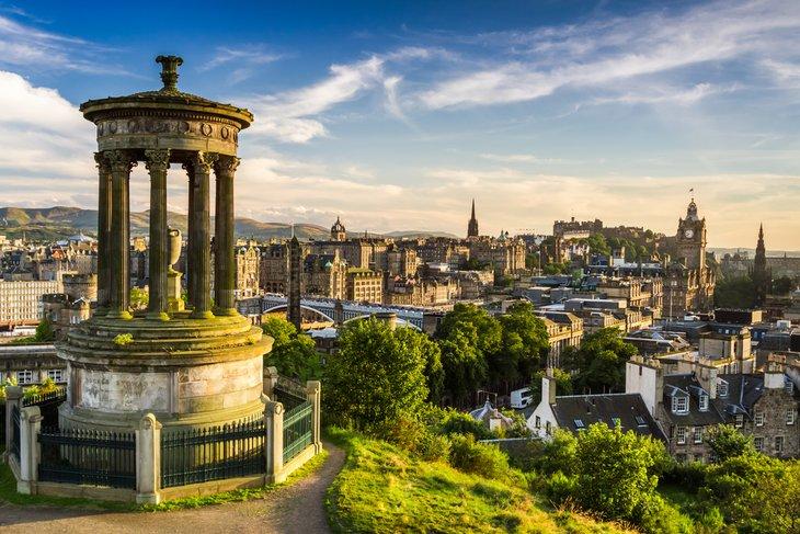 Calton Hill und das Scottish National Monument