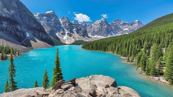 Blick über den malerischen Moraine Lake