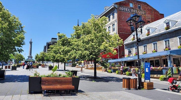 Sommer im Place Jacques-Cartier