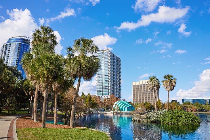 Lago Eola y centro de Orlando