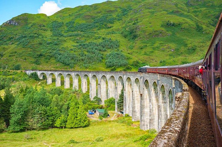 El tren de vapor Jacobite en el Viaducto de Glenfinnan