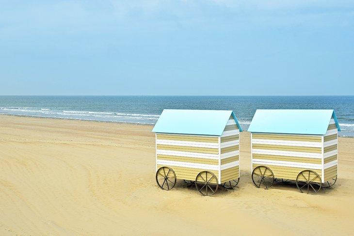 Chariots de plage à Bredene