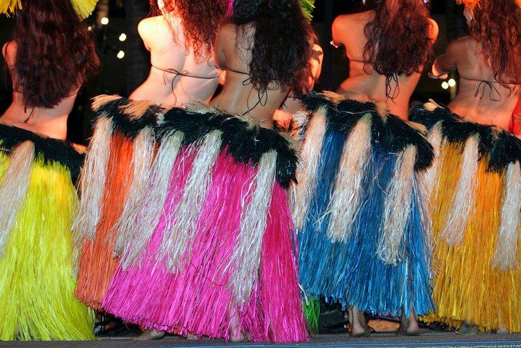 Bailarines tradicionales en el Centro Cultural Polinesio