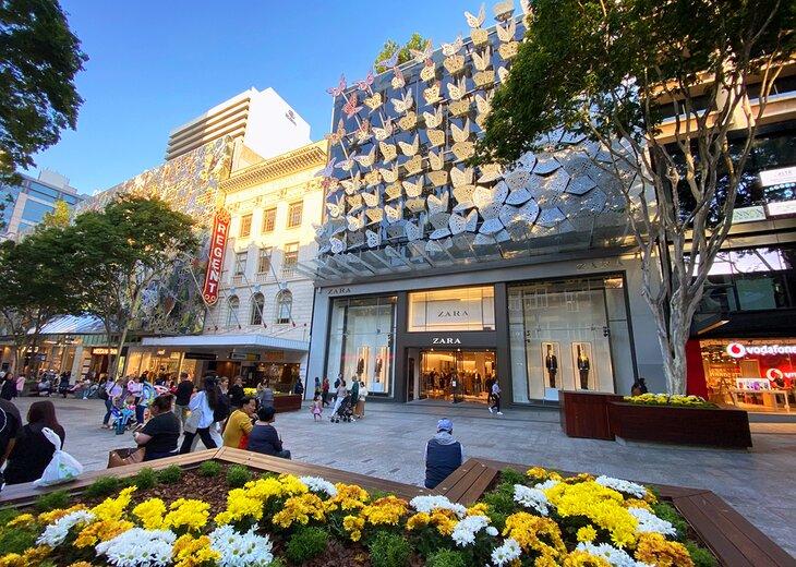 Tiendas a lo largo de Queen Street Mall
