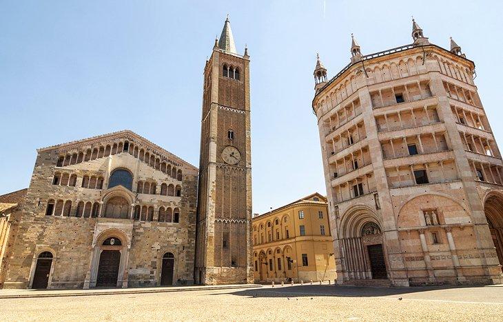 Kathedrale und Taufkirche auf der Piazza del Duomo