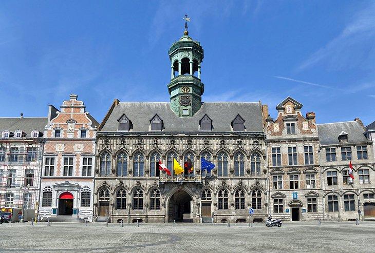 Rathaus von Mons