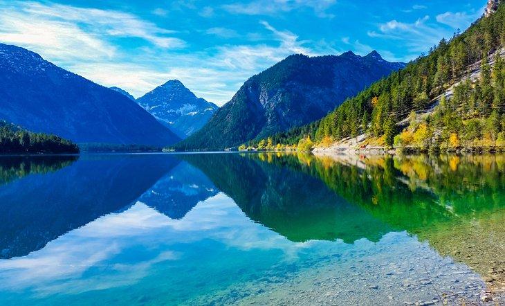 Lago Plansee en los Alpes de Tyrol
