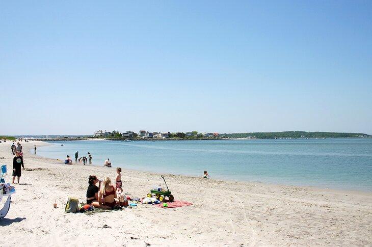 Día soleado en Ferry Beach