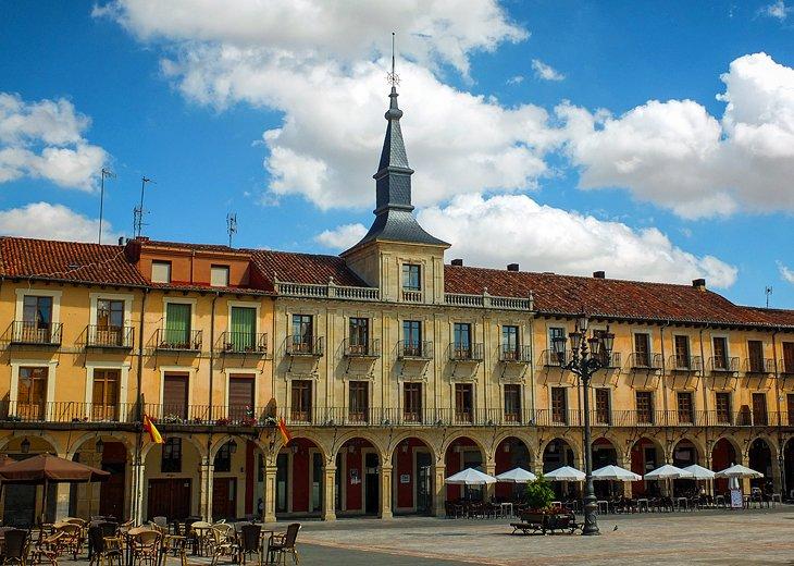 Plaza Mayor: La Plaza Principal de León