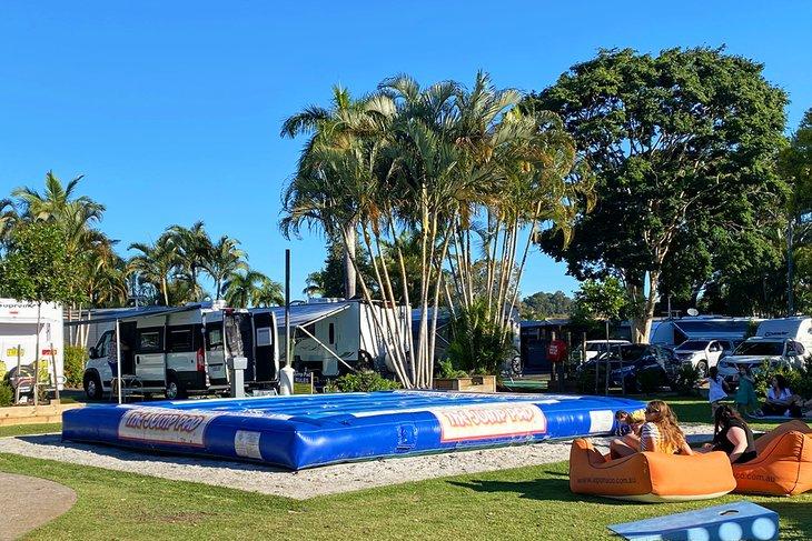 Pad de saut dans le Big 4 Maroochy River