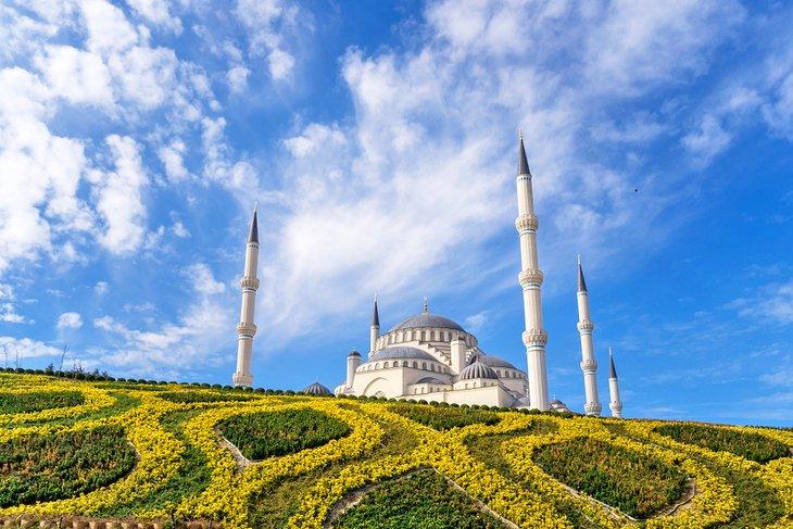 Mezquita Çamlıca en la Colina Çamlıca