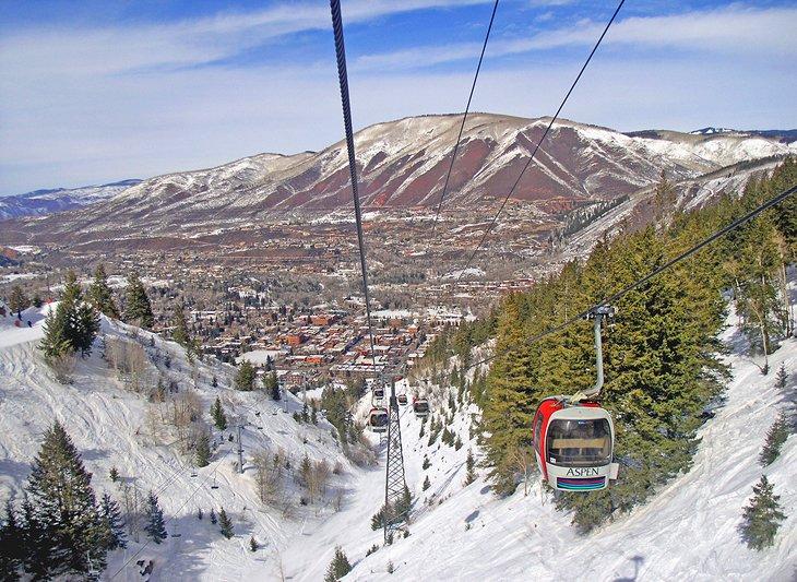 Góndola y ciudad de Aspen