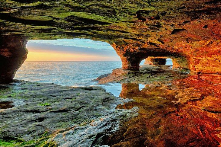 Seehöhle am Lake Superior
