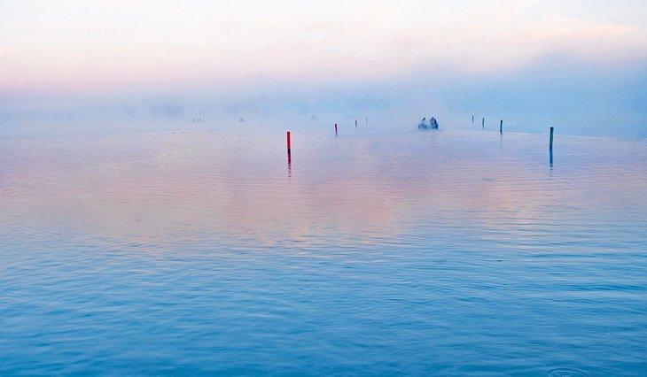 Verschneite Morgenansicht am Burt Lake