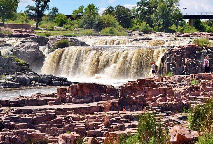 Visitantes en Falls Park